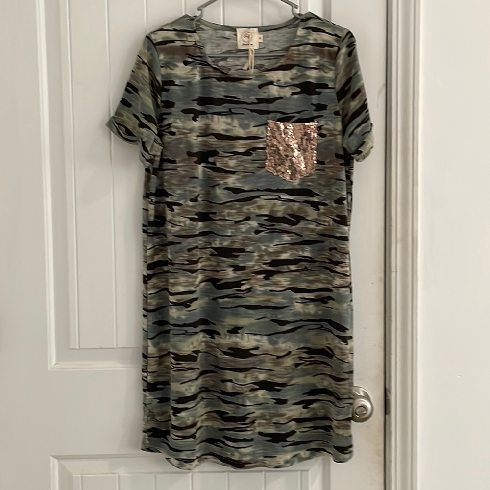 NWT Grace and Emma camo dress with gold sequin pocket size medium